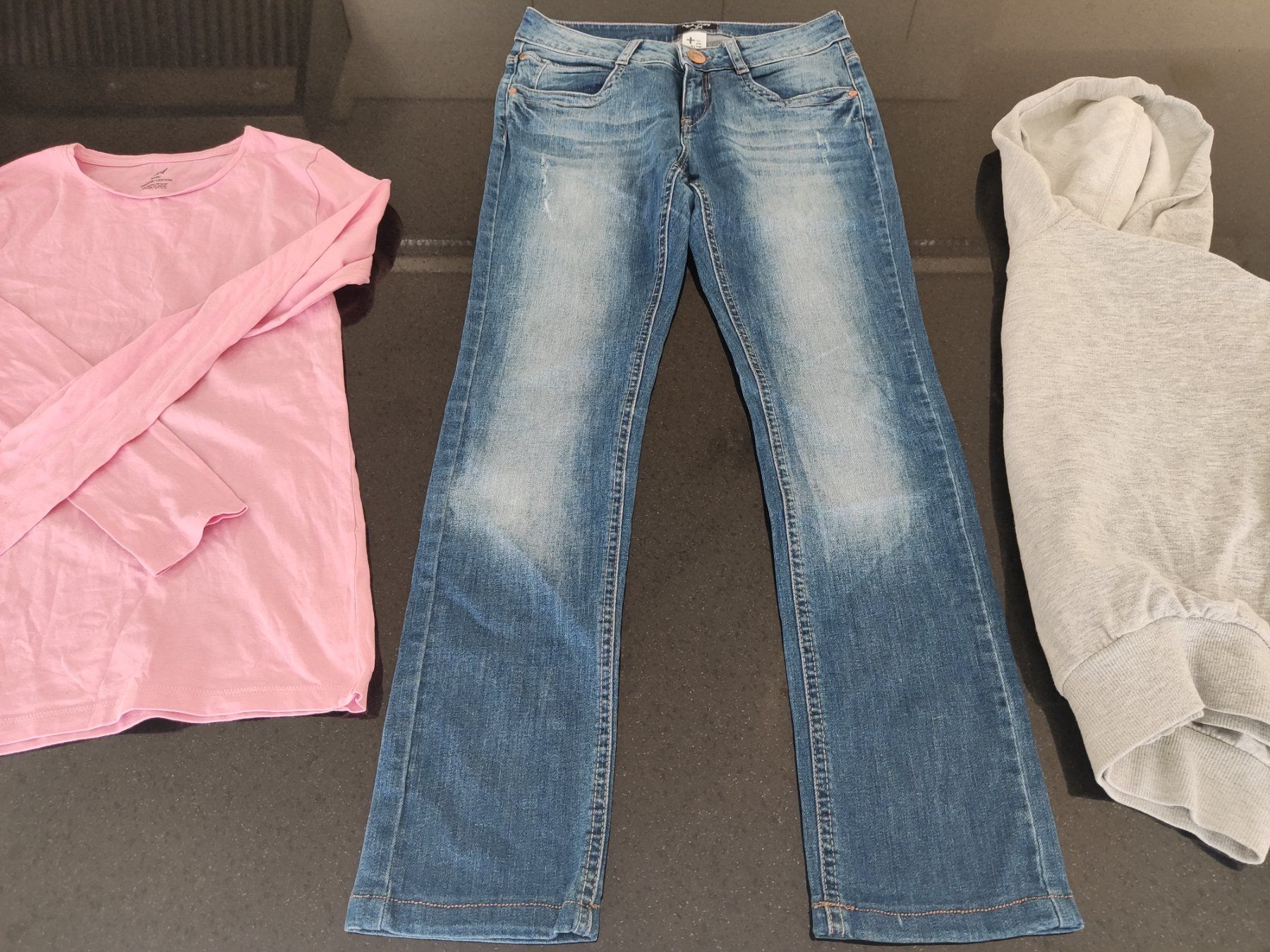 Lotti & Set di vestiti: Mädchen Jeanshose Sweatshirt und Kapuzenpullover 164 – Usato da Kriens venduto da rinzmann 3