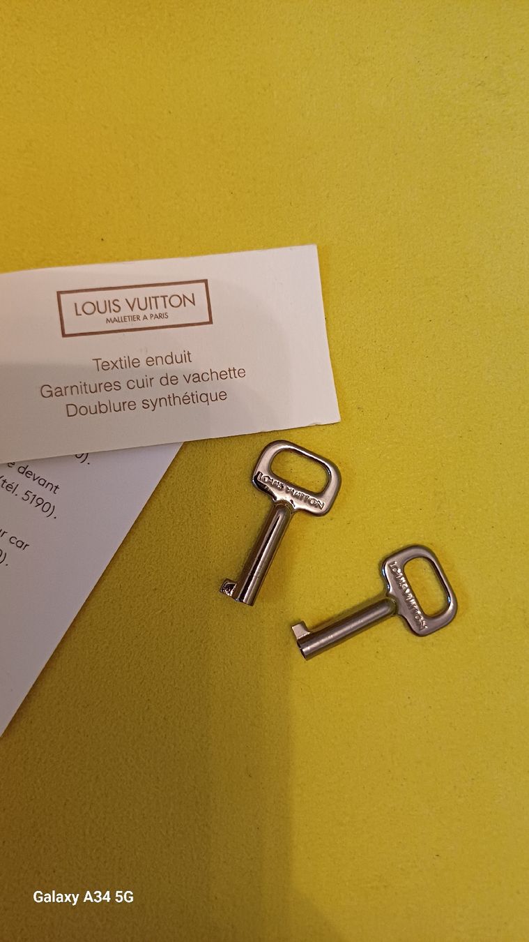 Louis Vuitton Reisekoffer: Louis Vuitton LV Hutschachtel – Gebraucht aus St. Gallen von DiesundDas. 6