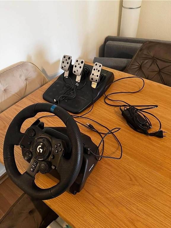 Controller: Logitech G G923 Trueforce for PC and PlayStation – Usato da Winterthur venduto da electone 3