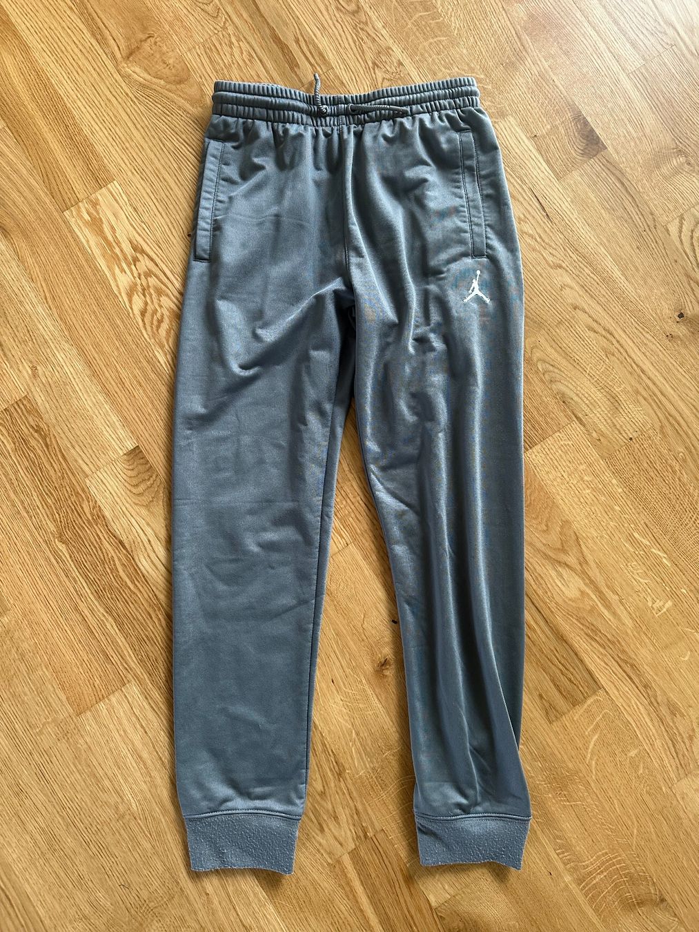 Jordan Ensembles coordonnés: Jordan Trainer Hose und Pullover  Gr 146 – D'occasion à Rümlang par Laufgitter01 8