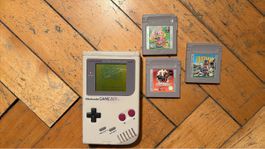 Nintendo Game Boy mit 4 spielen gebrauchter Zustand