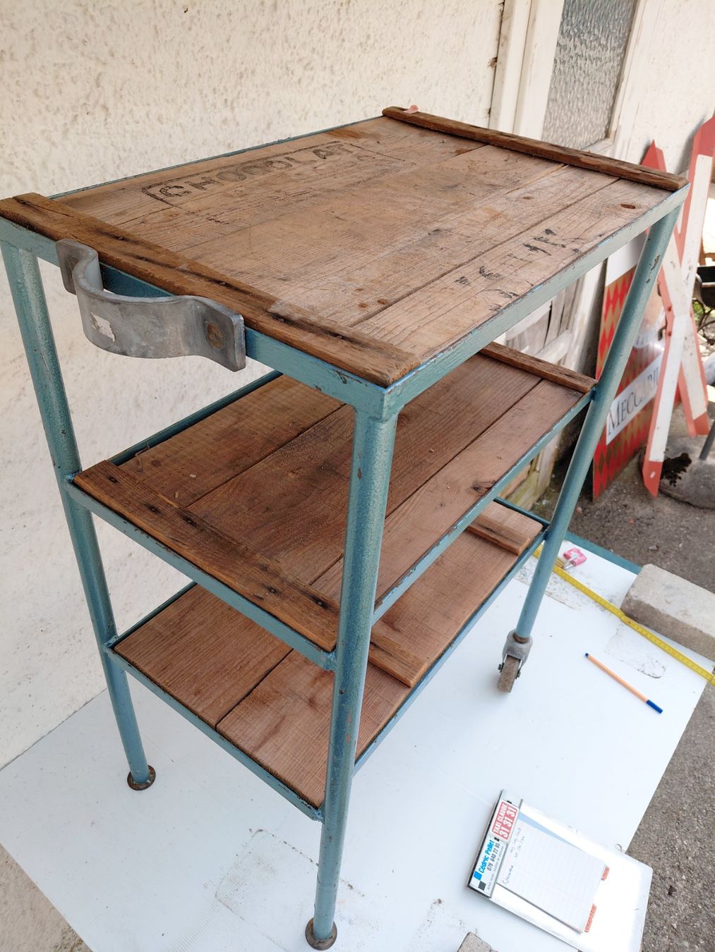 Carrelli di servizio: Desserte industrielle de fabrication artisanale – Usato da Noiraigue venduto da pel_ny7d 1