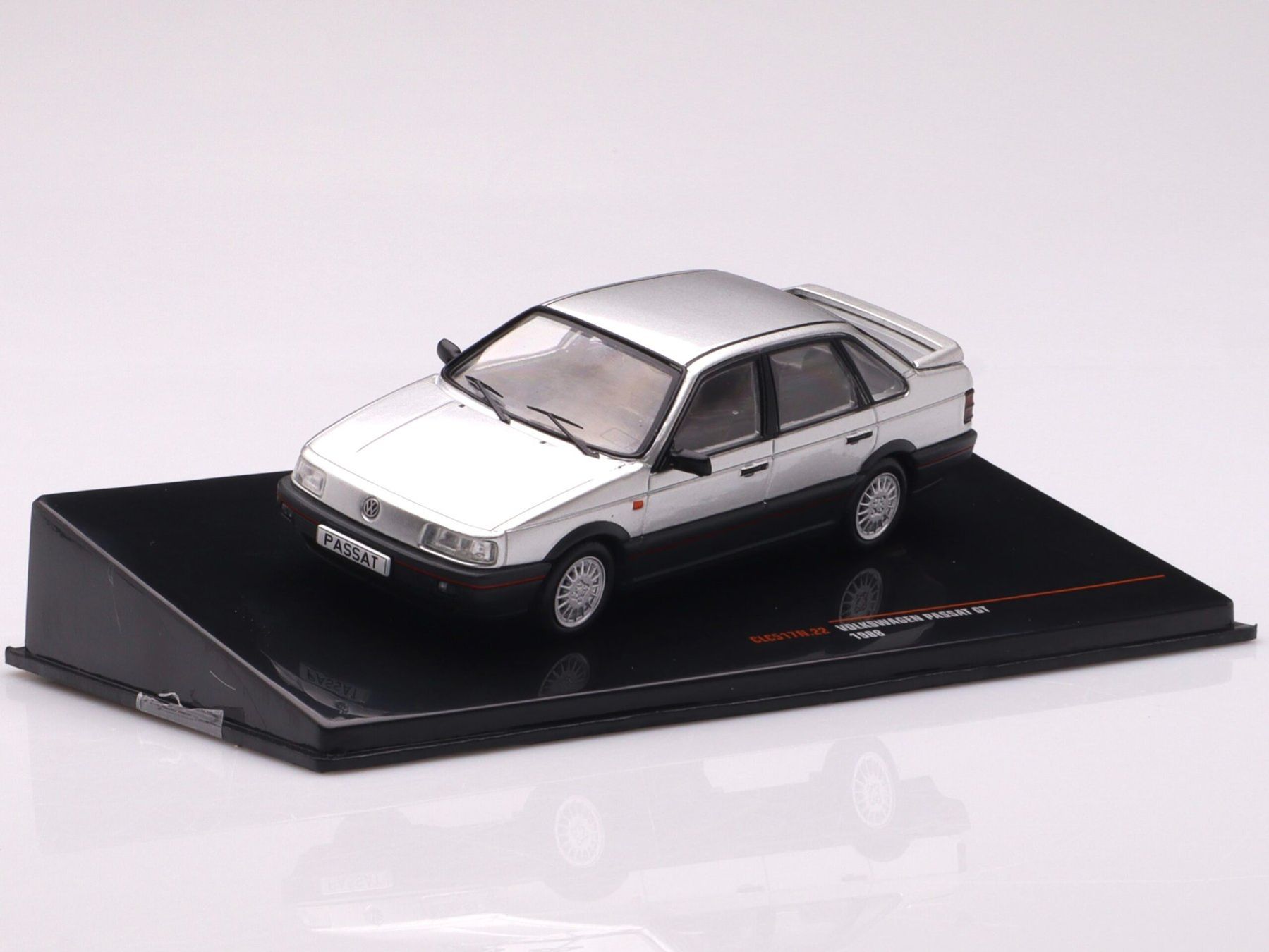 Volkswagen Modellini d'auto: VW Passat GT (1988) – Nuovo e nell'imballaggio originale da Flawil venduto da Imperiosud 6