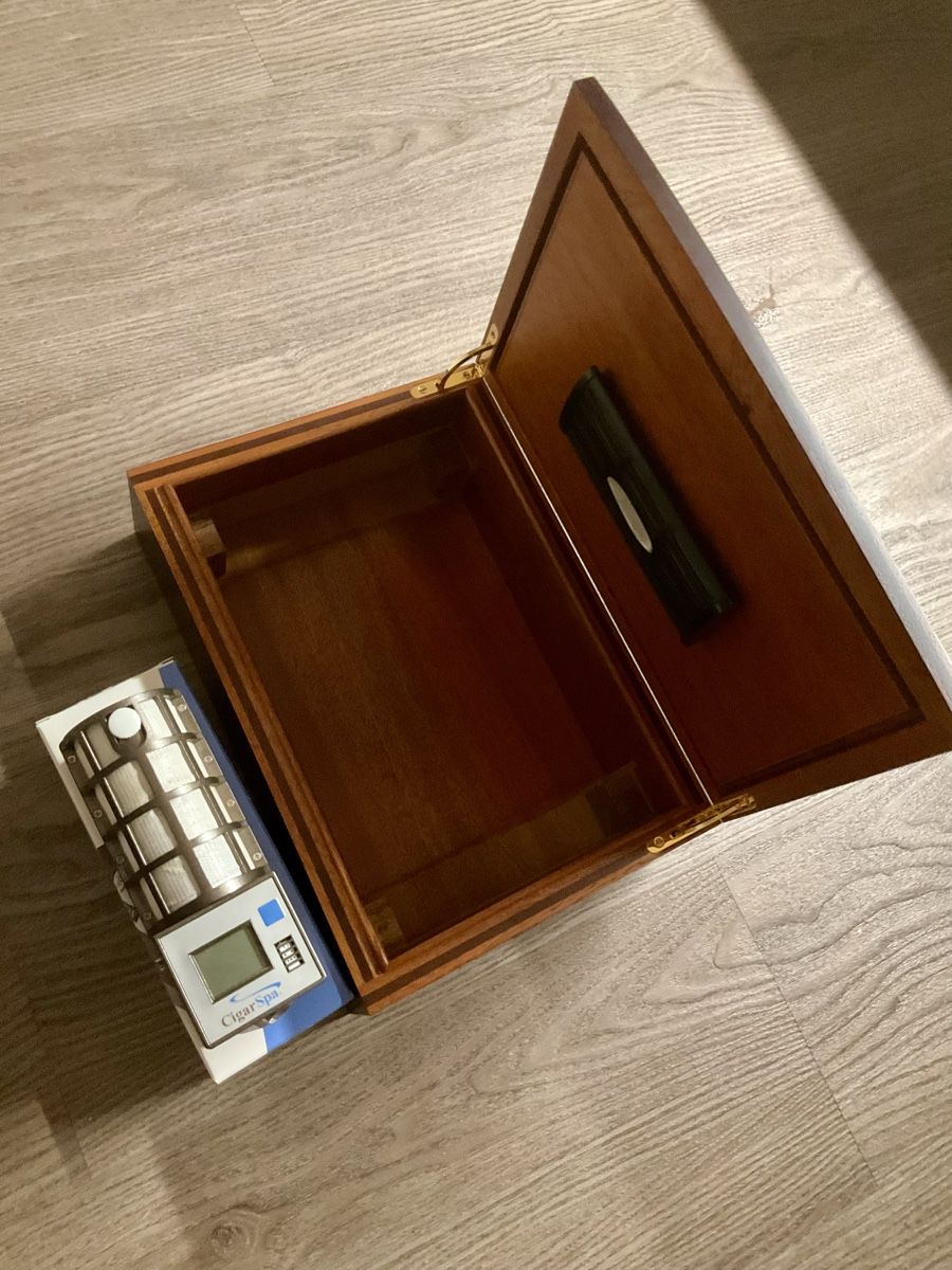 Davidoff Humidor per sigari: Davidoff Humidor - Edle Zigarrenbox mit Befeuchter! – Usato da Domat Ems venduto da allblack01 7