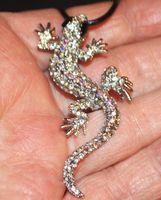 Brosche oder Halskette L-6690 – Eidechse weiss mit Strass