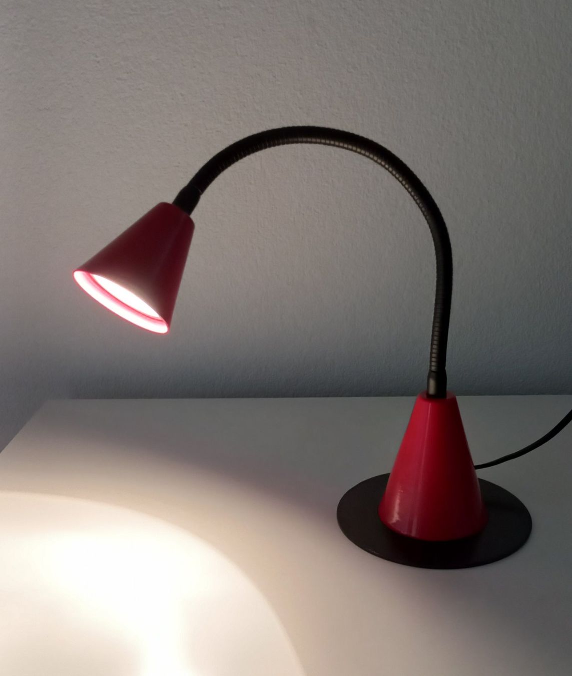 Luxo Lampen: Alte Tischlampe von Luxo – Gebraucht aus Bévilard von Orscha