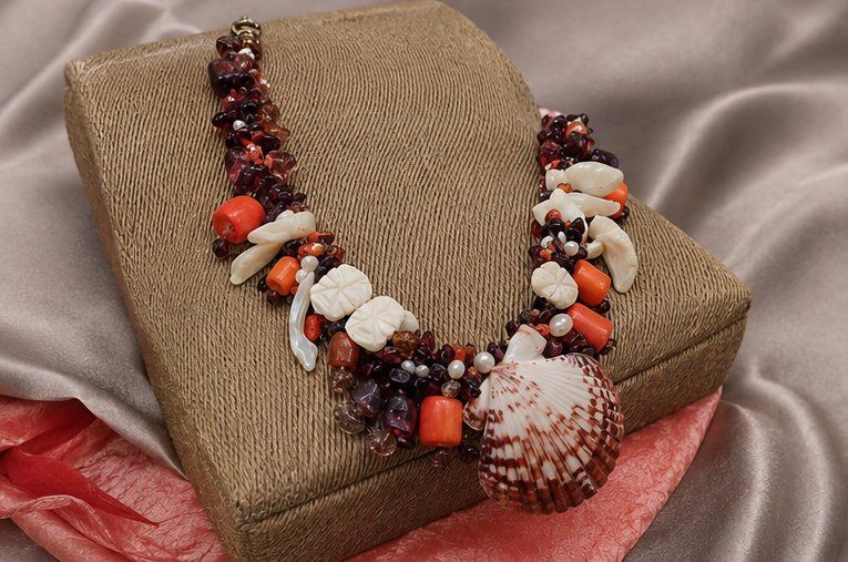 Catenine: Collana artigianale con conchiglie e coralli – Usato da Lugano venduto da R.Riccardo 2