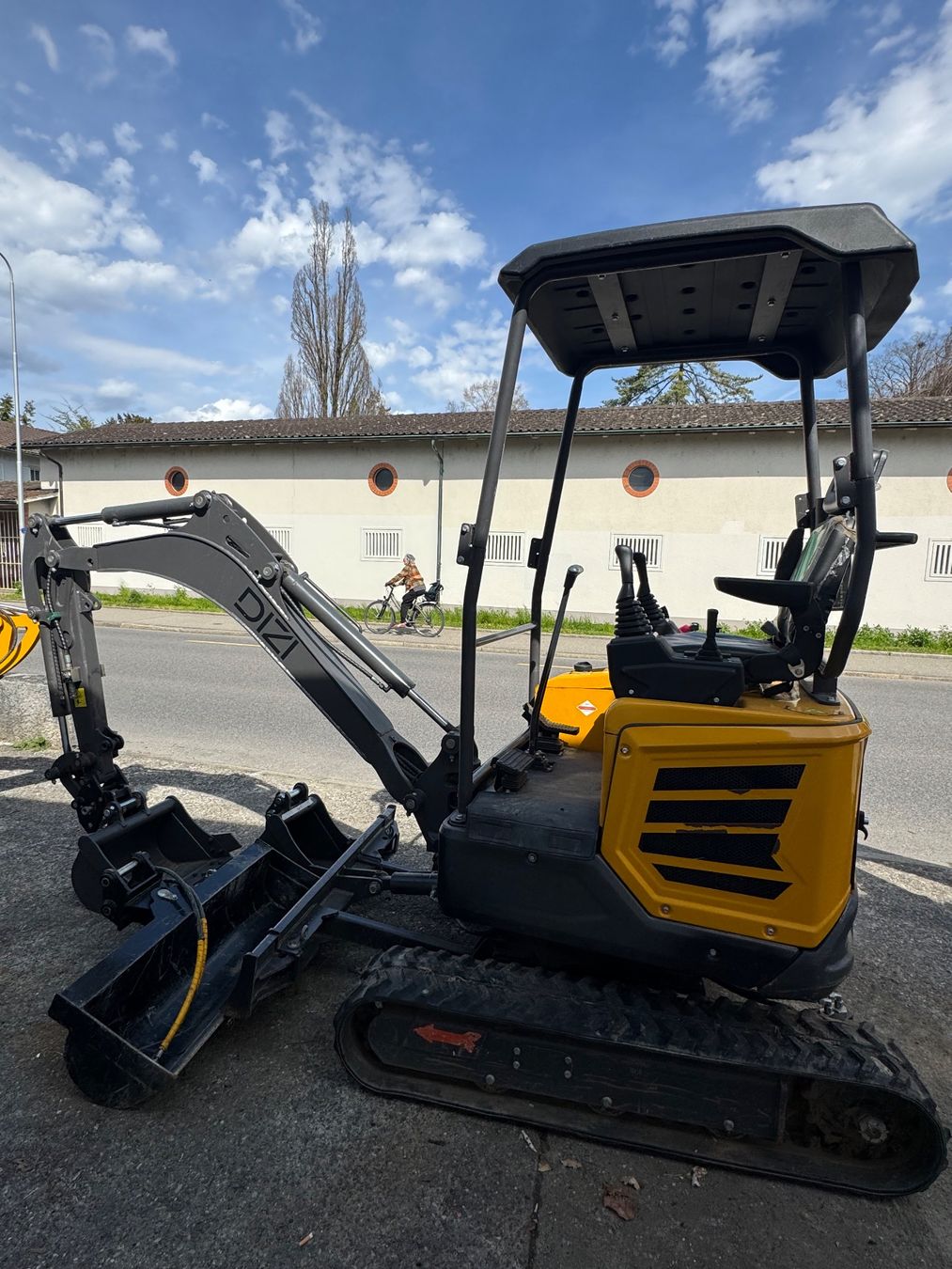 Excavateurs: Bagger 2.0T 895 Stunden – D'occasion à Orpund par dizi.98 5