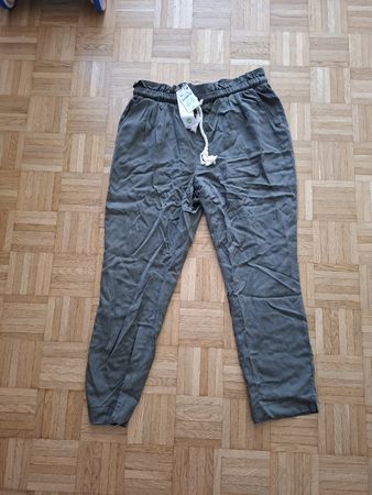 Pantalon kaki, taille CH 42, neuf avec étiquette