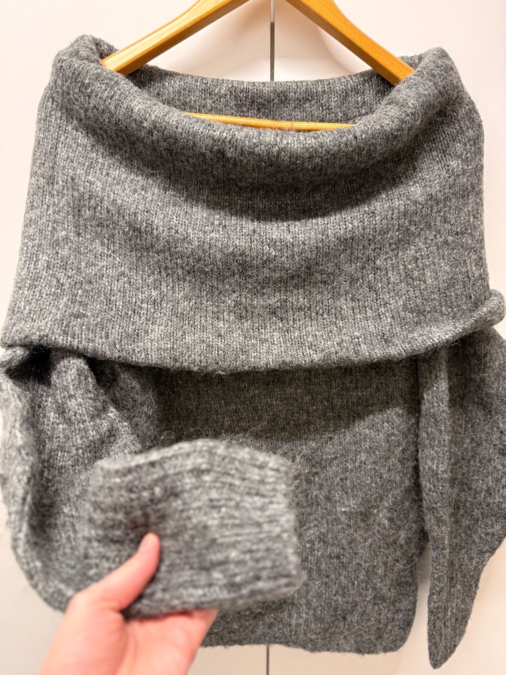 H&M Maglioni & Felpe: Winter-Pullover, Grau, Off-Shoulder, Kuschelig, Gr. S - Top! – Nuovo (secondo la descrizione) da Zürich venduto da Cleo234 1