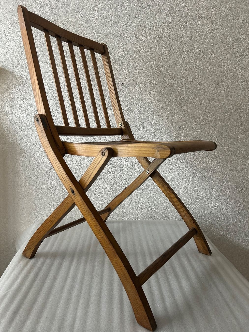 Stühle: Vintage - Holz Klappstuhl – Gebraucht aus La Chaux-de-Fonds von jacq_LaTsch0