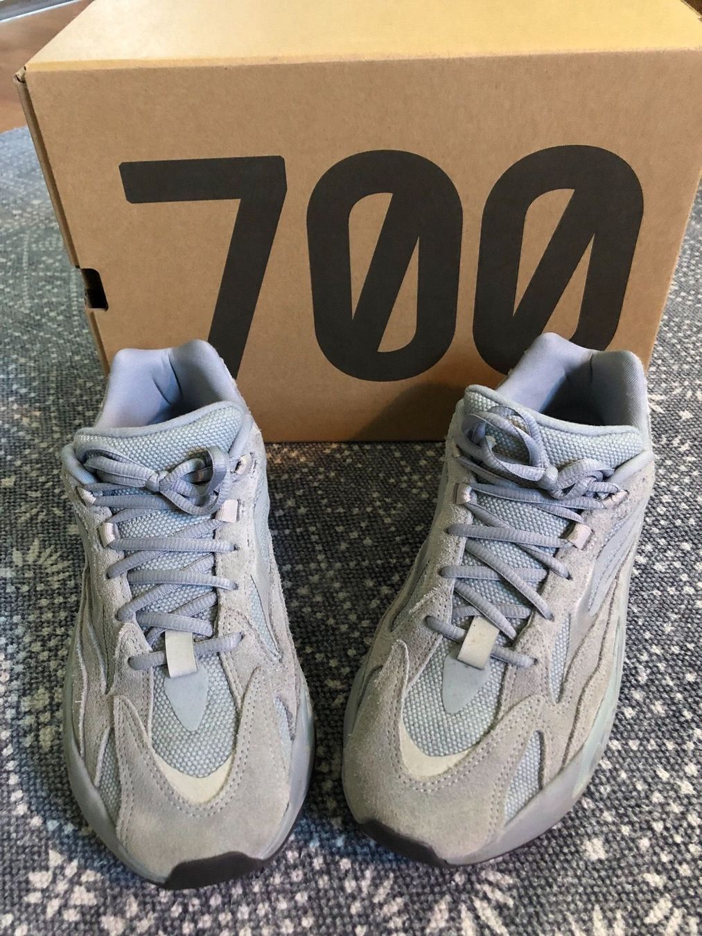 Scarpe da uomo: Adidas Yeezy Boost 700 V2 – Usato da Utzenstorf venduto da Ismaele