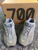 Adidas Yeezy Boost 700 V2