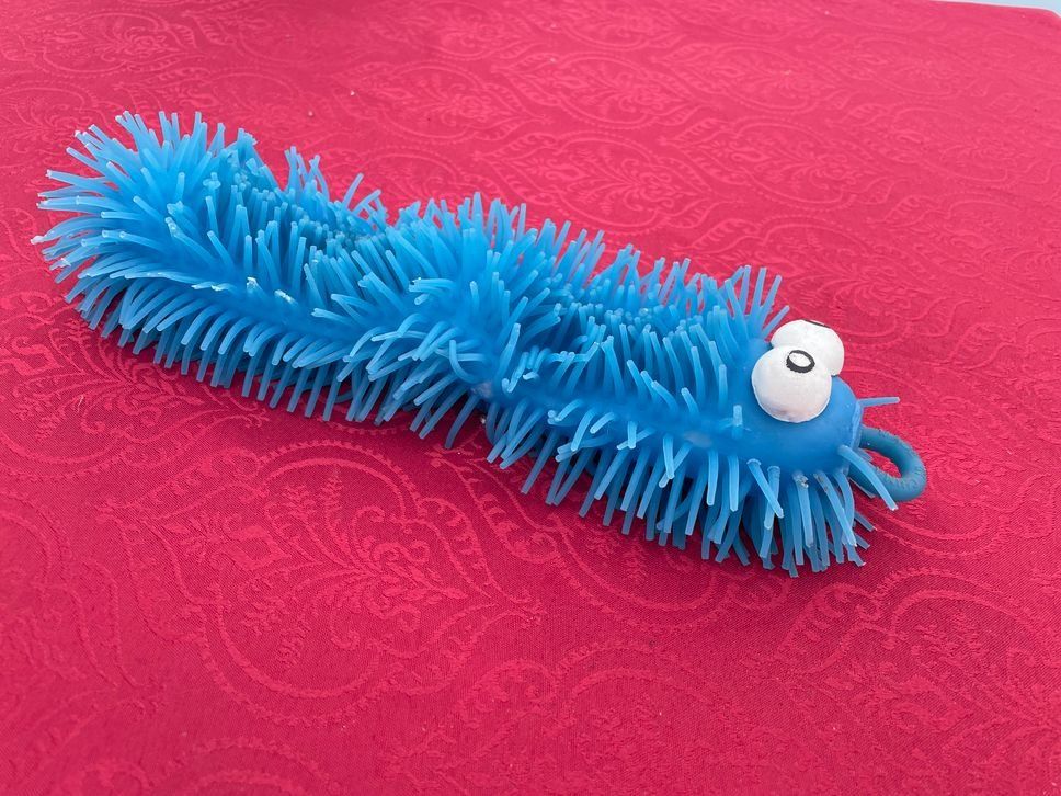 Giocattoli: Kinder Antistress flauschiger Wurm blau – Usato da Bergdietikon venduto da antovale