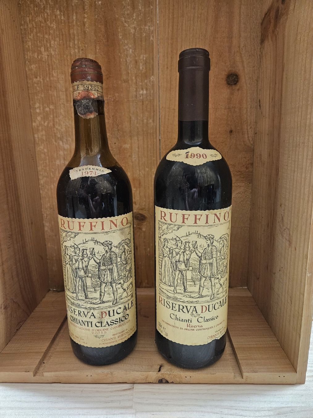 Vino: 2 Flaschen Chianti Ruffino Riserva Ducale 1990 und 1971 – Nuovo e nell'imballaggio originale da Zofingen venduto da WouterSamwel