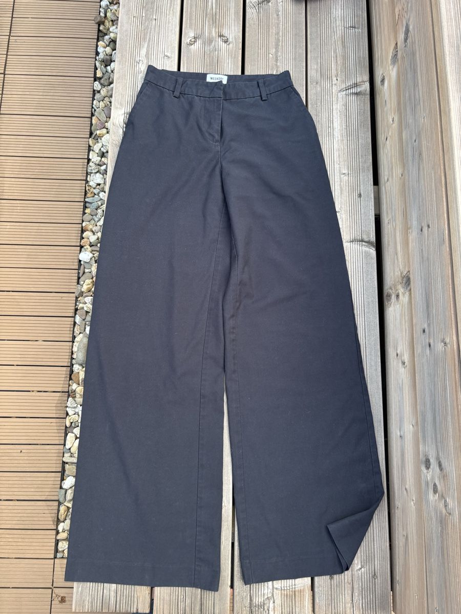 Weekday Pantalons: Hose Weekday schwarz Grösse 34 – D'occasion à Fehraltorf par lea_9bt5