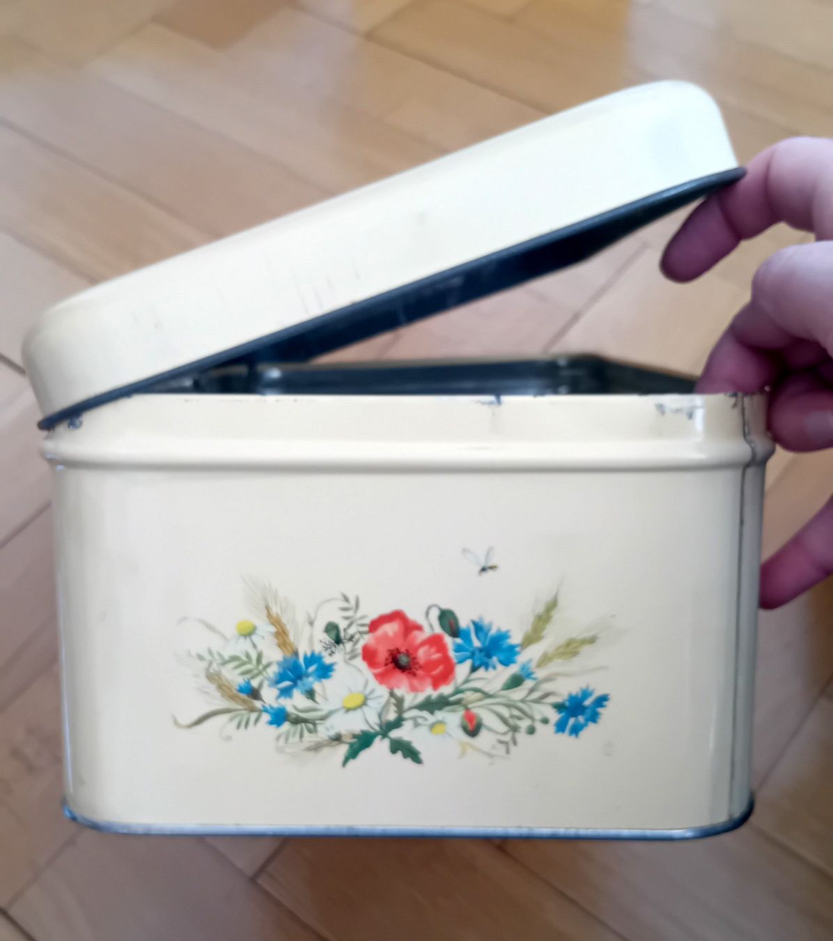 Dosen: Grande boîte à pain vintage, métal, décor prairie et fleurs – Gebraucht aus Neuchatel von Vlenoble 3