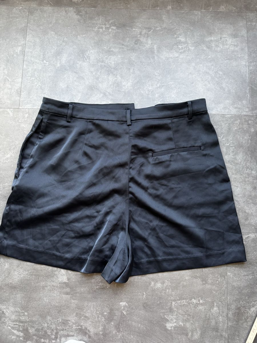 H&M Hosen: Suit Shorts - Shiny, elegante Hose – Gebraucht aus Zürich von forestF4iry 1