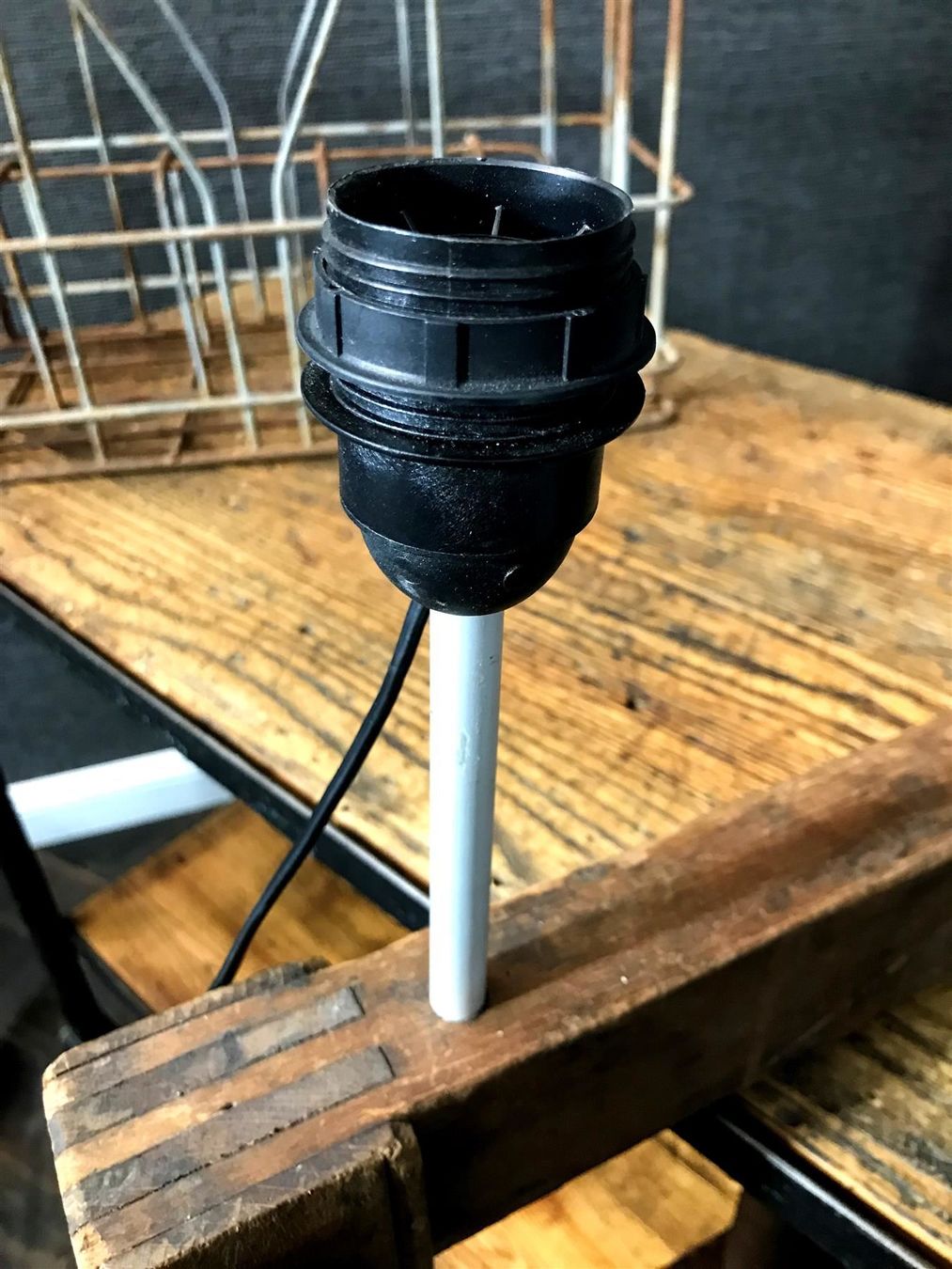 Lampade: Lampe aus antiker Schraubzwinge – Usato da Laufenburg venduto da industrial-silence 3