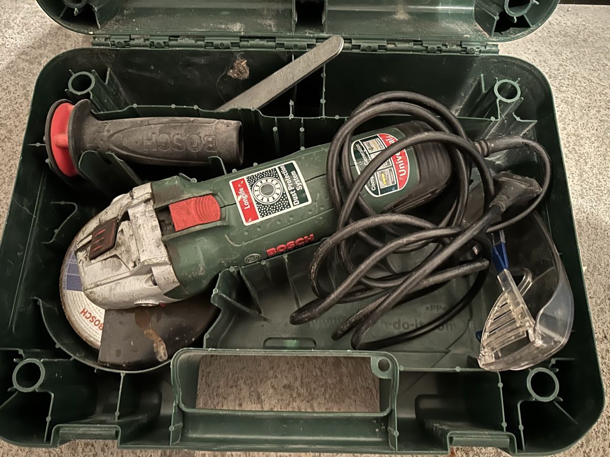 Tutte le macchine: Bosch Abbruchhammer, Winkelschleifer, Säbelsäge Set. – Usato da Neuendorf venduto da hakan010 1
