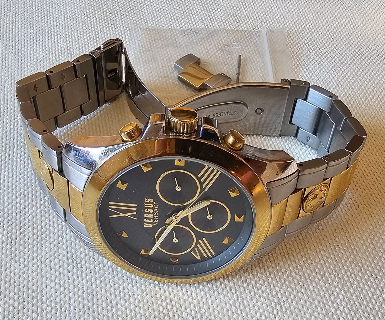 Versace Orologi: VERSUS VERSACE Chrono Elegante Herrenuhr 47mm – Usato da Speicher venduto da Lemore 5