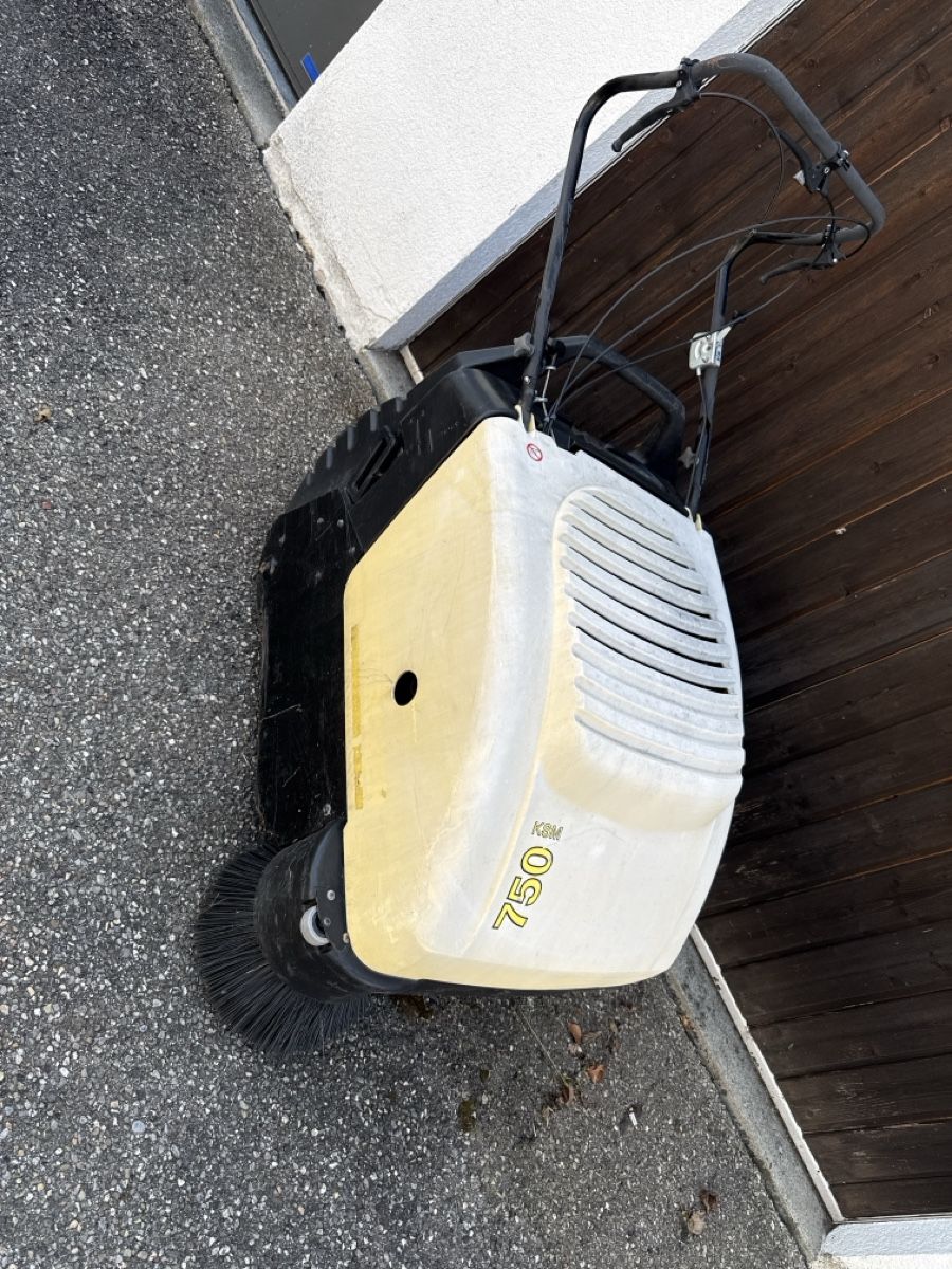 Kärcher Tutte le macchine: Kehrmaschine Kärcher KSM 750 – Usato da Mosen venduto da Dude01 4