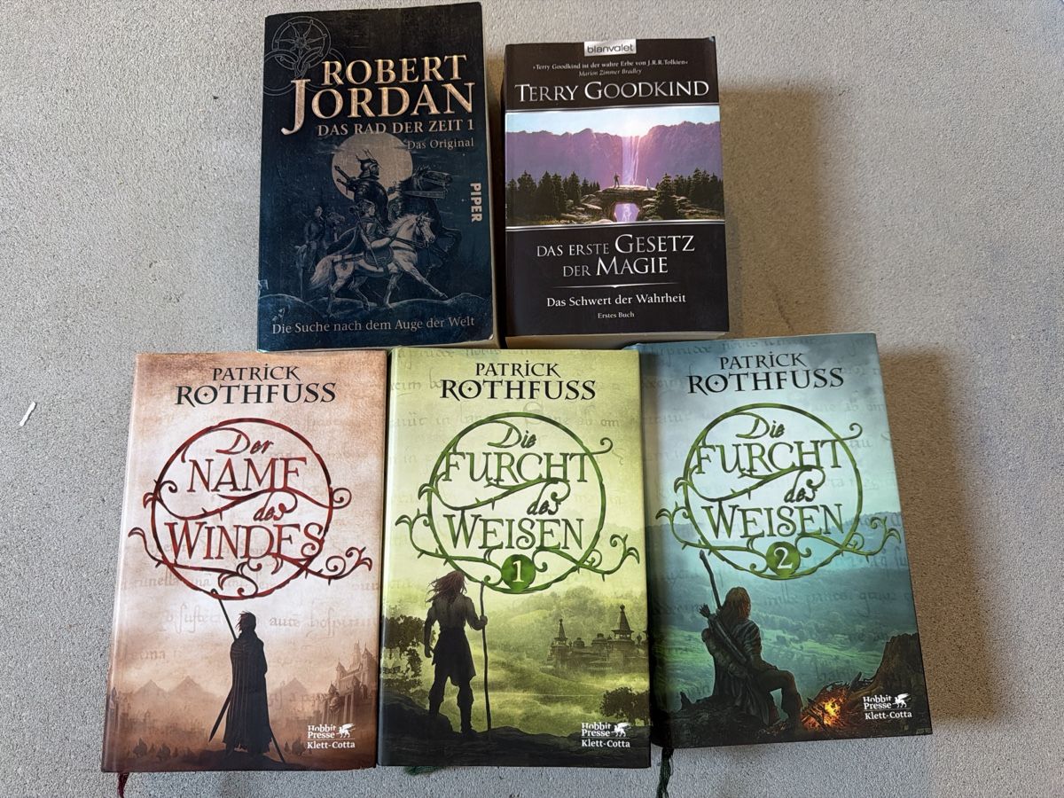 Libri: Fantasy Bücher, Patrick Rothfuss, Robert Jordan, Terry Goodk – Usato da Watt venduto da DST78