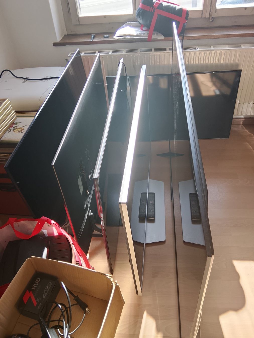 Fernseher: Fernseher (6x) – Defekt aus Luzern von val_9ngc 1