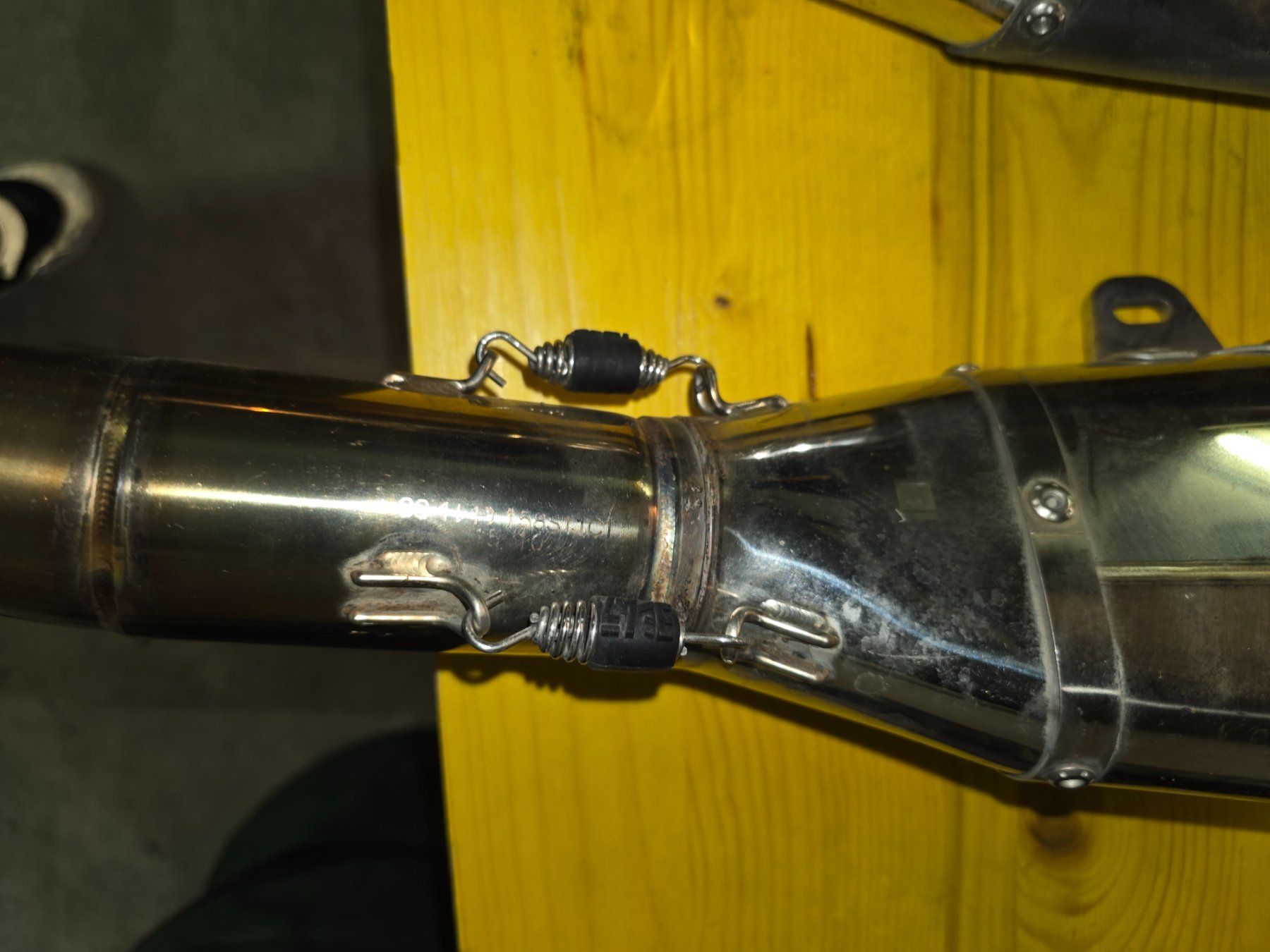 Suzuki Auspuffanlagen: GSR 750 - Yoshimura R11 Exhaust – Gebraucht aus Fribourg von dccis.ch 1
