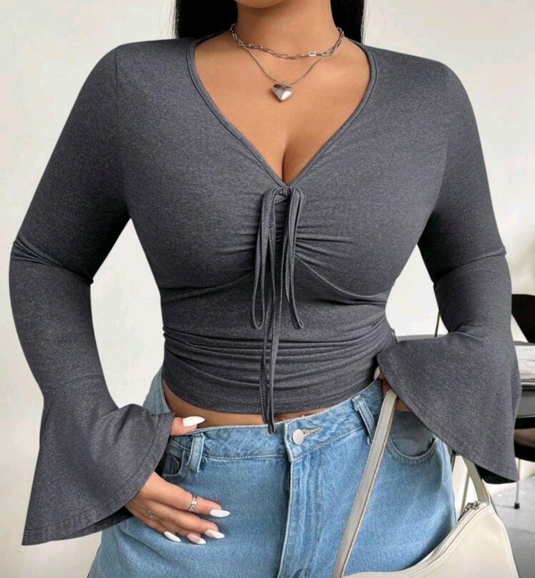 Top: Pull gris cintré, taille 44 – Nuovo (secondo la descrizione) da Lausanne venduto da Cassandra11