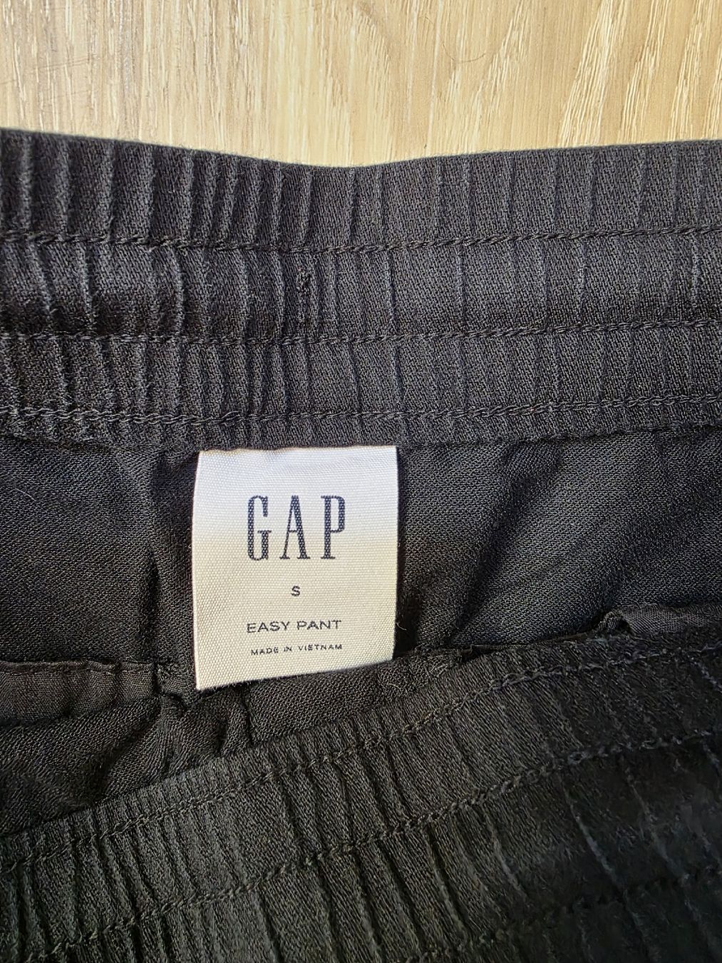 Gap Pantaloni: GAP Easy Pant, schwarze Stoffhose, Gr. S – Usato da Interlaken venduto da NataliiaS 2