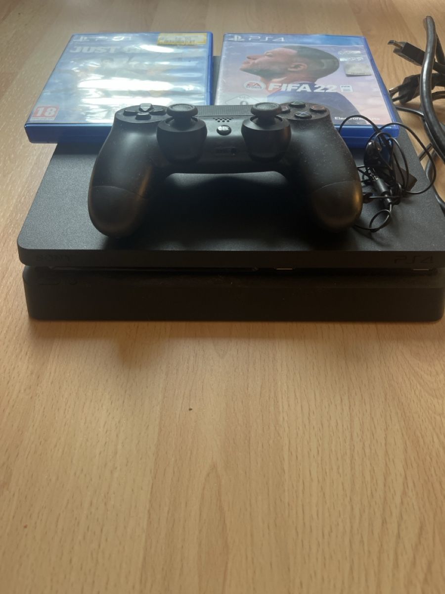 Sony Consoles: PS4 Konsole + 1 Controller + 2 Spiele – D'occasion à Zürich par Tony10 1