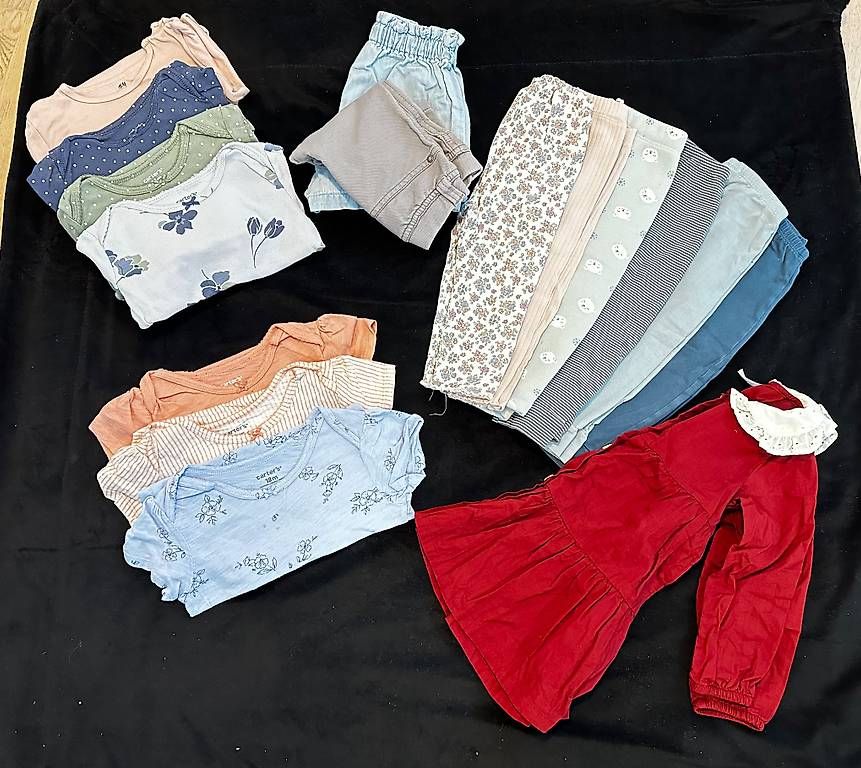 Lotti & Set di vestiti: Großes Mädchen-Kleidungsset Gr. 80 - vielseitig – Usato da Thayngen venduto da vin_vq79 1