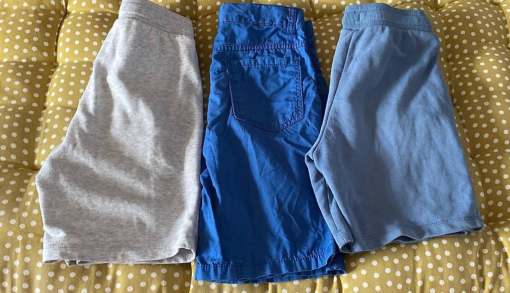 H&M Pantaloni: 3 bequeme Shorts Gr. 128 – Usato da Urdorf venduto da Resumasa 4