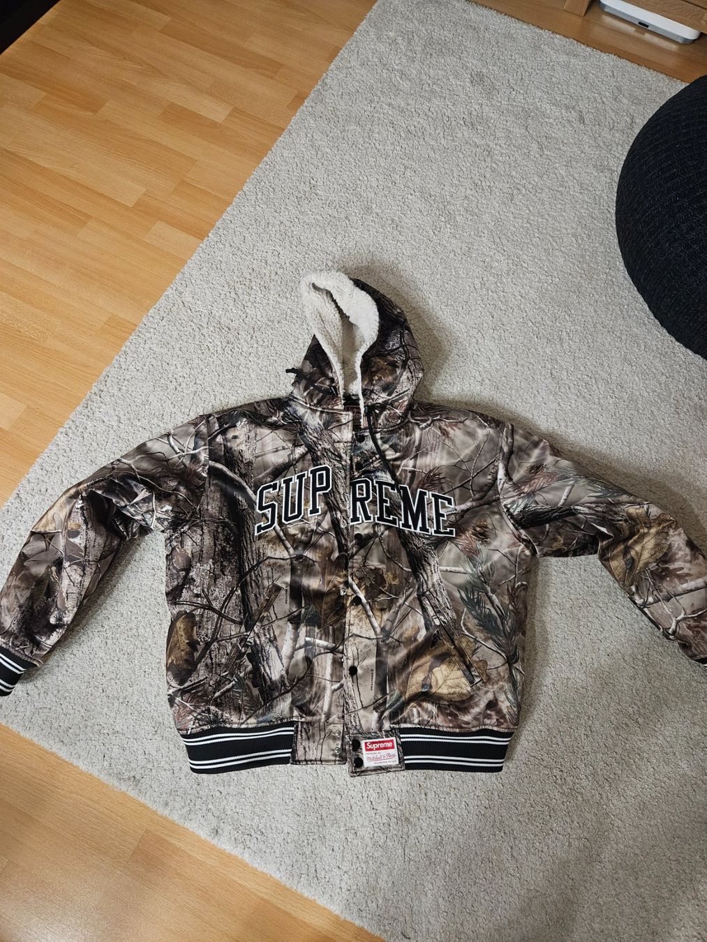 Supreme Giacche: Supreme Mitchell & Ness Lined Hooded Satin Varsity Jacket Re – Nuovo (secondo la descrizione) da Baar venduto da dan_mfc2 2