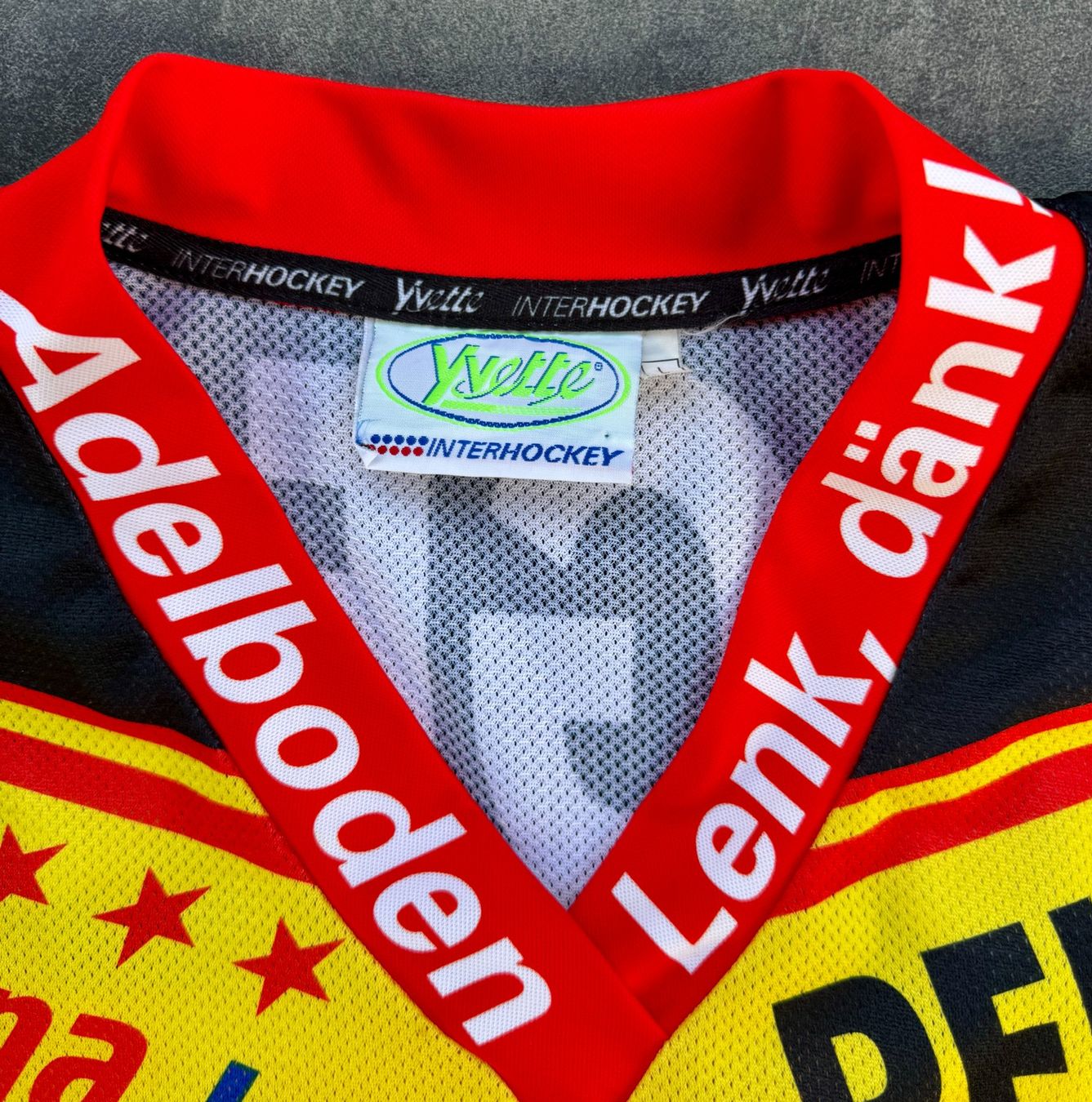 SC Bern Canottiere & Pantaloni: SCB Heim Trikot Grösse L – Usato da Rechthalten venduto da hosme_be 2