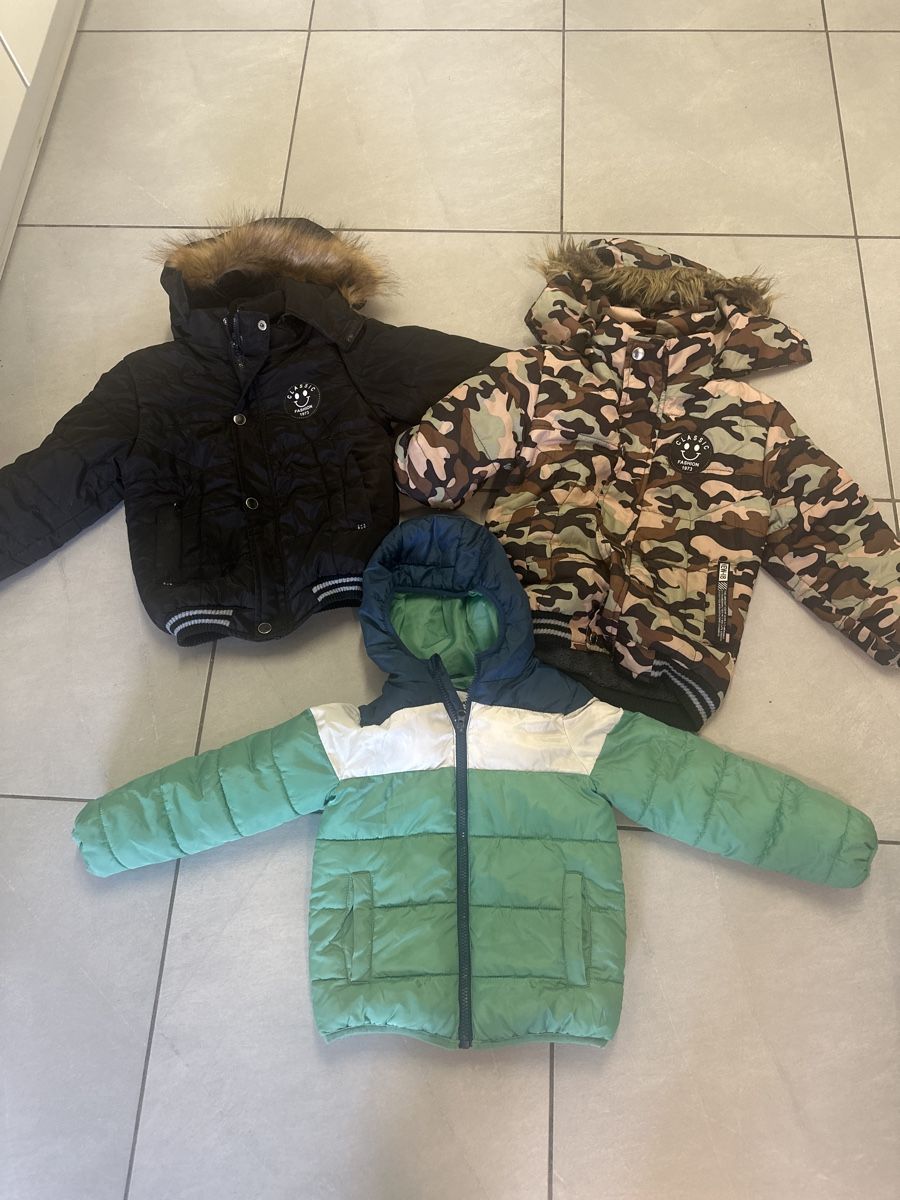 Giacche & Cappotti: 3 Winterjacken Jungen 116 Grösse – Usato da Amriswil venduto da JaJa-Express