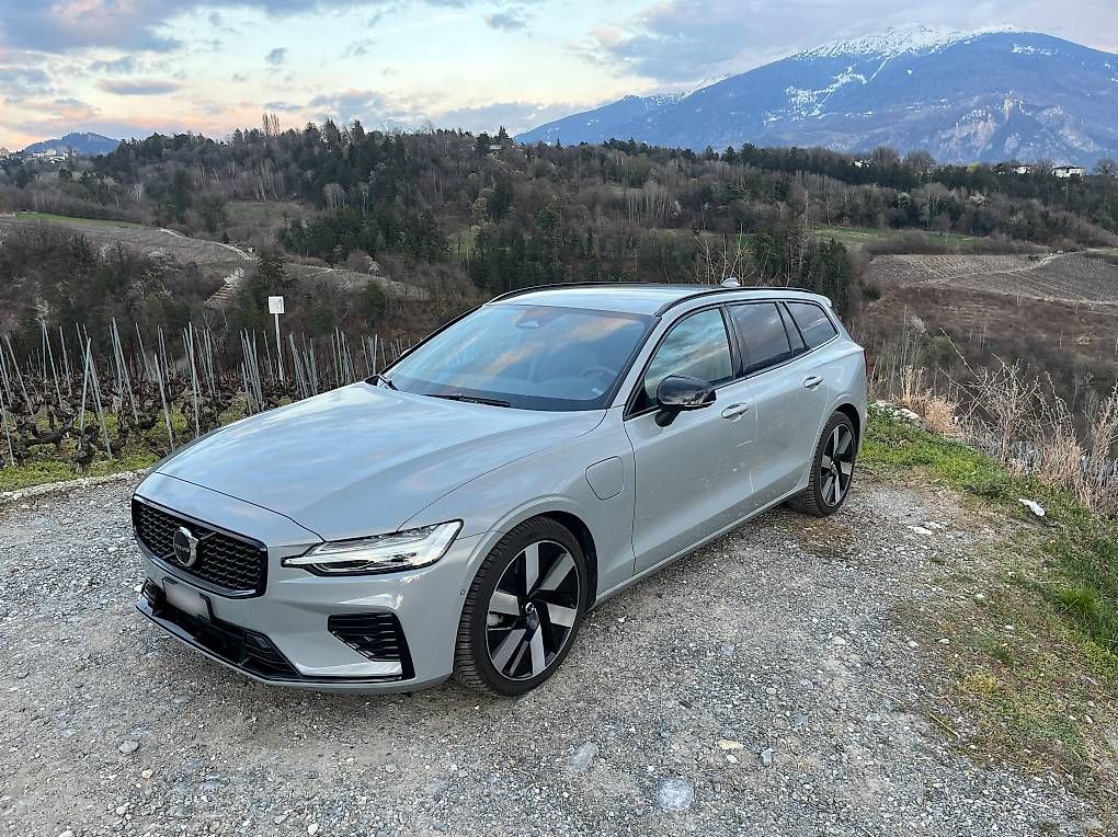 Automobili: Volvo V60 Plug-in Hybrid - Dark Edition – Usato da Sion venduto da nicotier 3
