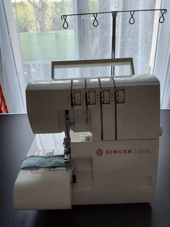 SingerOverlockNähmaschine.S010L mit Originalverpackung. Kaufen auf Ricardo