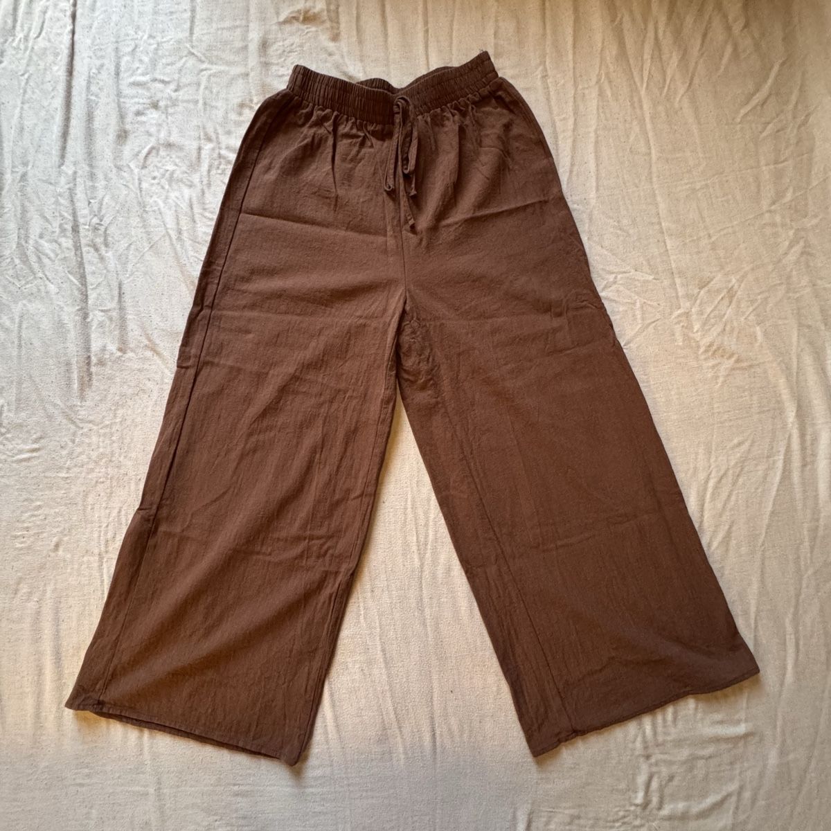 Pantaloni: Pantalon large marron taille élastique • taille s – Nuovo (secondo la descrizione) da Les Diablerets venduto da Marion.Frida