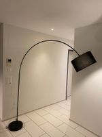 Bogenlampe schwarz mit Lampenschirm guter Zustand