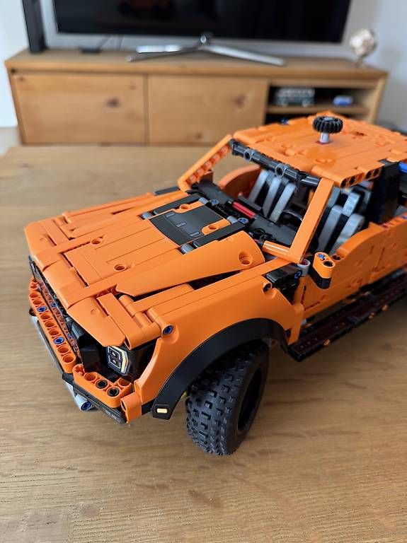Kit di costruzioni: LEGO Technic Ford F-150 Raptor – Usato da Solothurn venduto da Juliasju 1