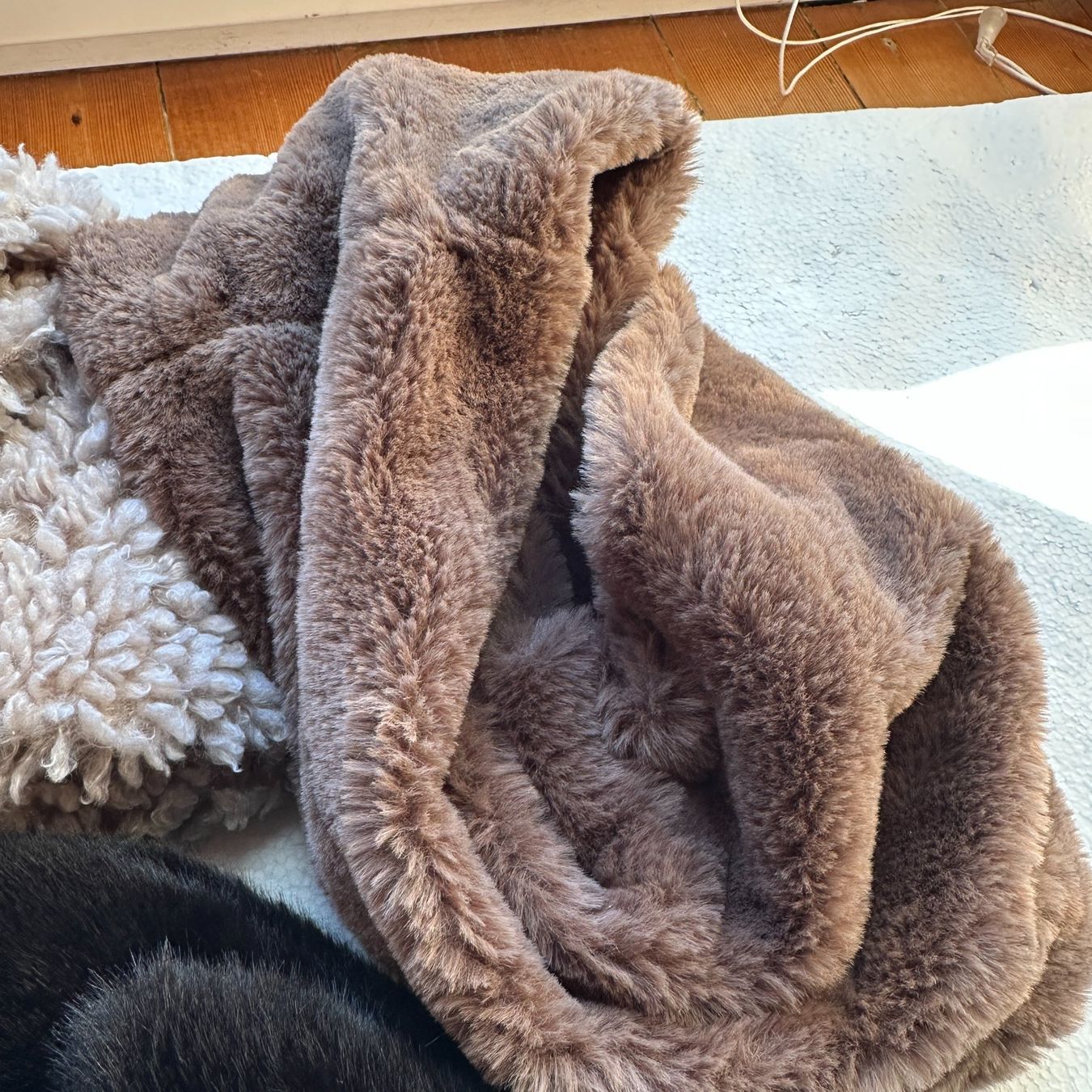 Lotti di vestiti: Loop Schal Halstuch Handschuhe Paket neu! – Nuovo (secondo la descrizione) da Gümmenen venduto da FelizitasHermann 3