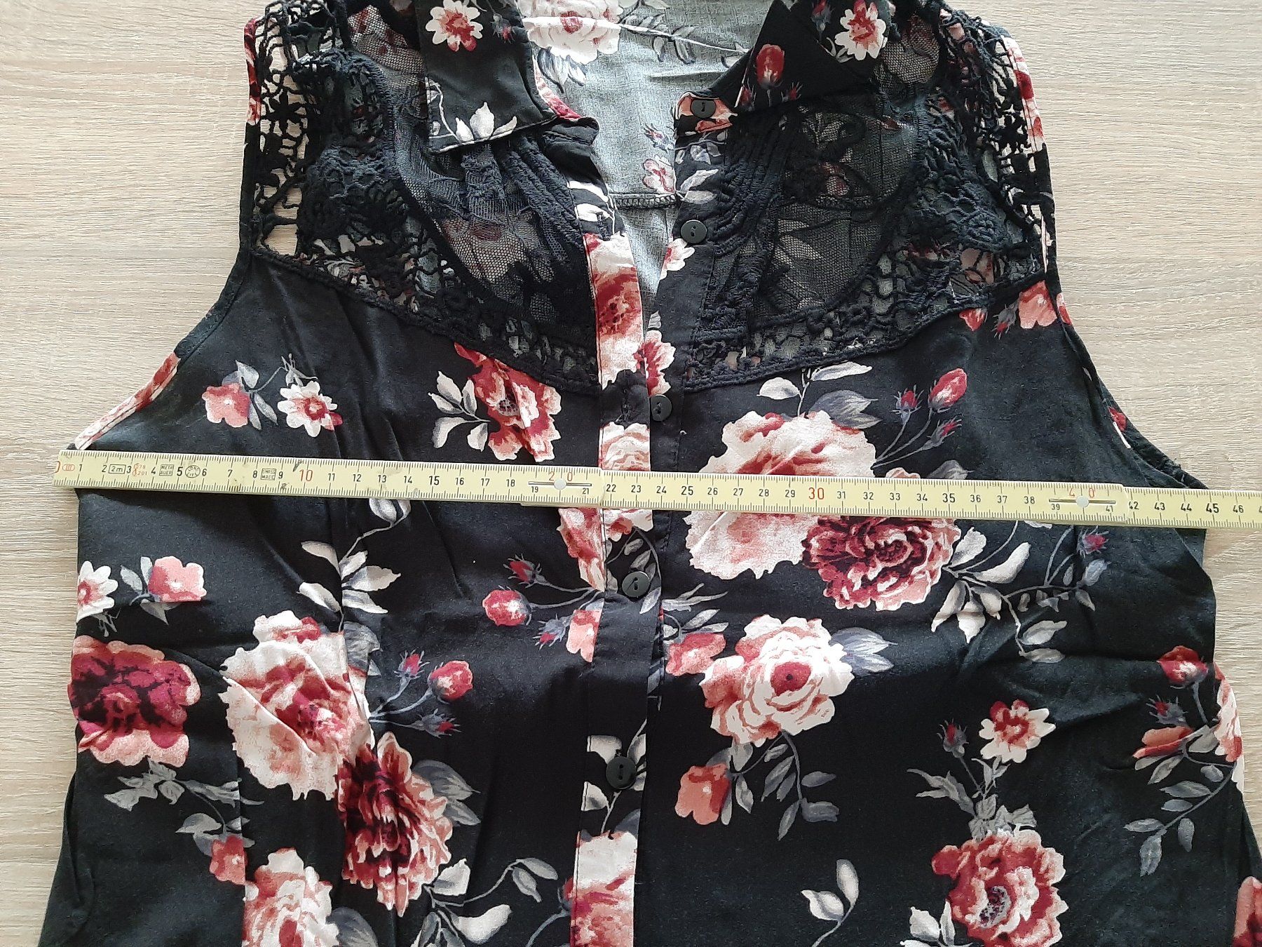 Blusen: Ärmellose Bluse transp. Einsatz, mit Blumenmuster, ca. Gr. L – Gebraucht aus Menziken von Rien1 1