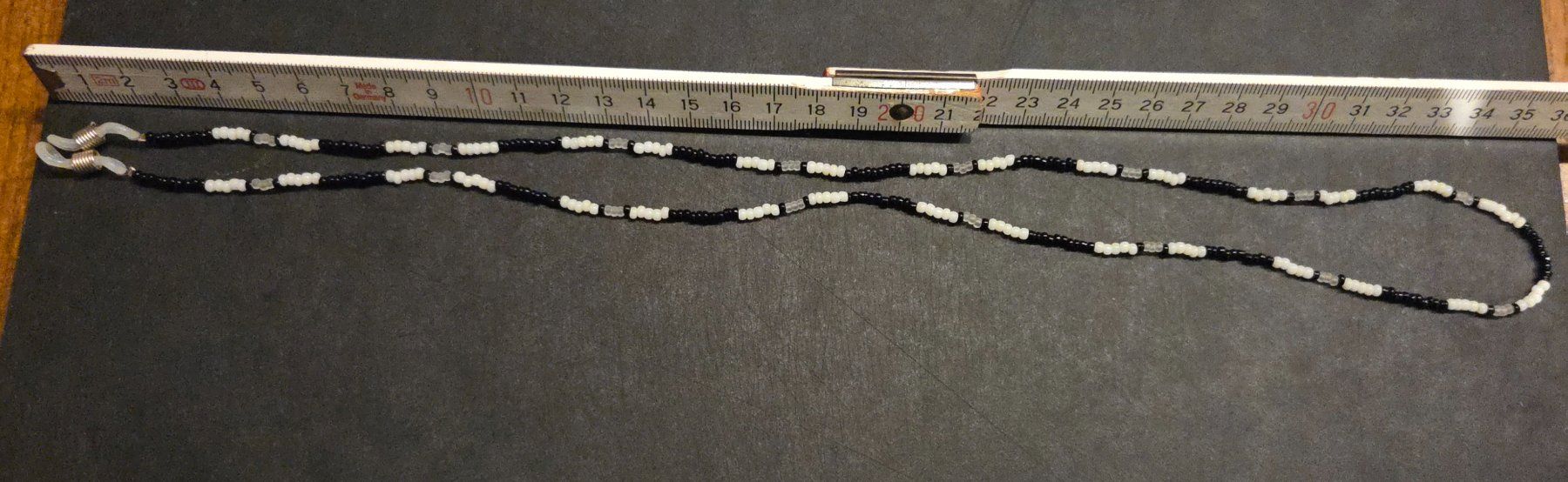 Ketten: Schwarz-weisse Brillenkette – Gebraucht aus Zürich von wile_coyote 2
