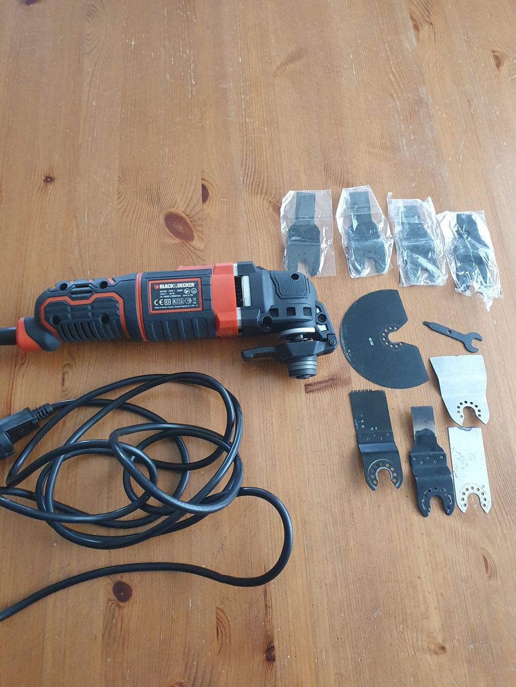 Alle Maschinen: Multifunktionswerkzeug Black & Decker MT300 gebraucht – Gebraucht aus Wiedlisbach von leiku88