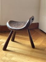Ancien tabouret trépied de vacher en bois massif