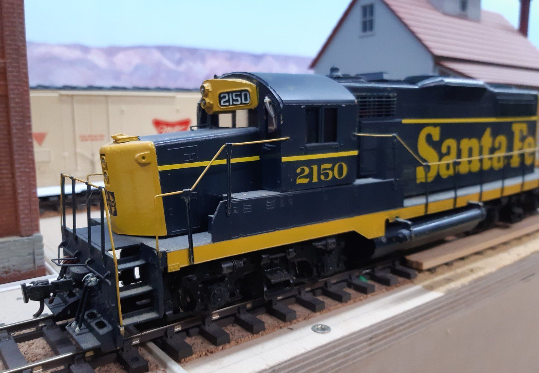 Modelleisenbahnen: Santa Fe 2150 GP20 brass Kadee 2-rail – Gebraucht aus Tafers von Fbrh 4