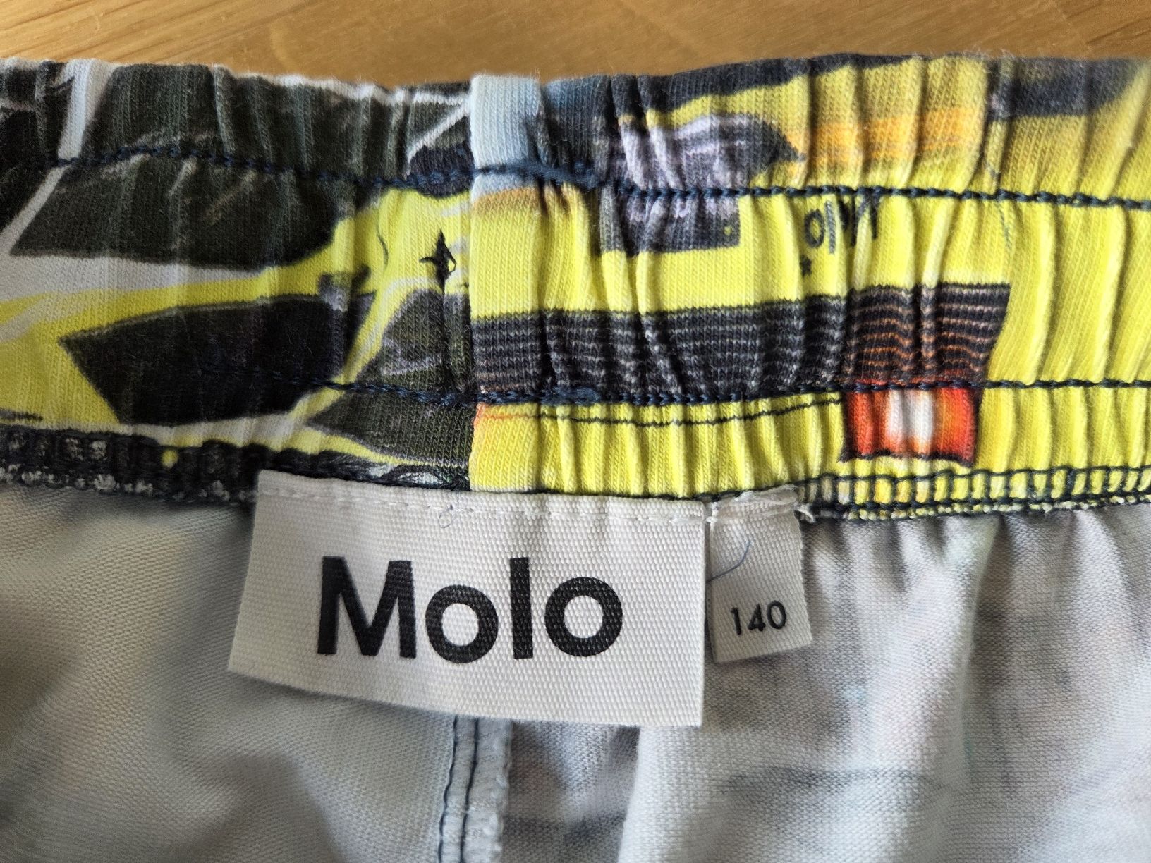 Molo Pantaloni: Kurze Hose Molo Grösse 140 mit Auto Print – Usato da Villars-sur-Glâne venduto da richardette 2