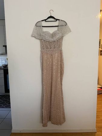 Elegantes Glitzer-Abendkleid mit Perlen 